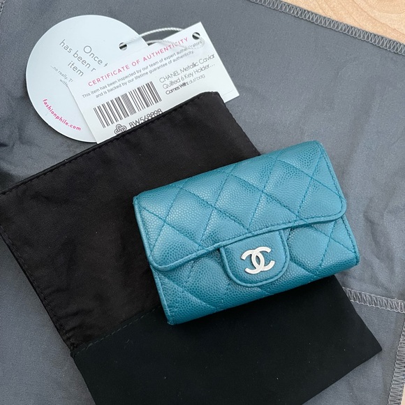 Authentic Chanel 4 ring key holder -Relisting - Picture 2 of 11